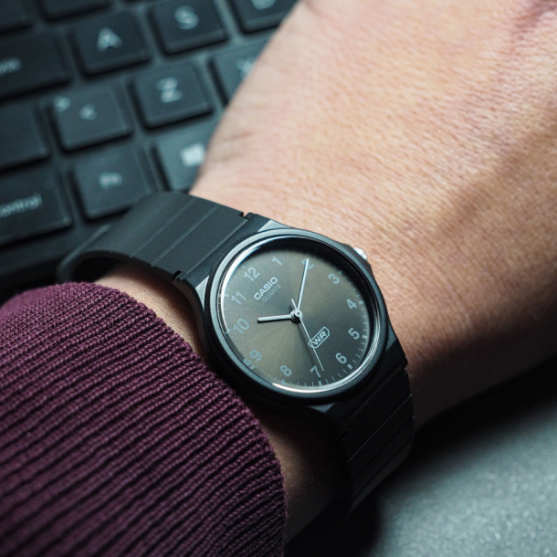 CASIO RESIN MQ-24B-1BDF