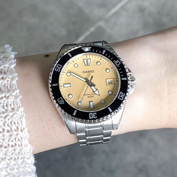 CASIO MEN MDV-10D-4A2V